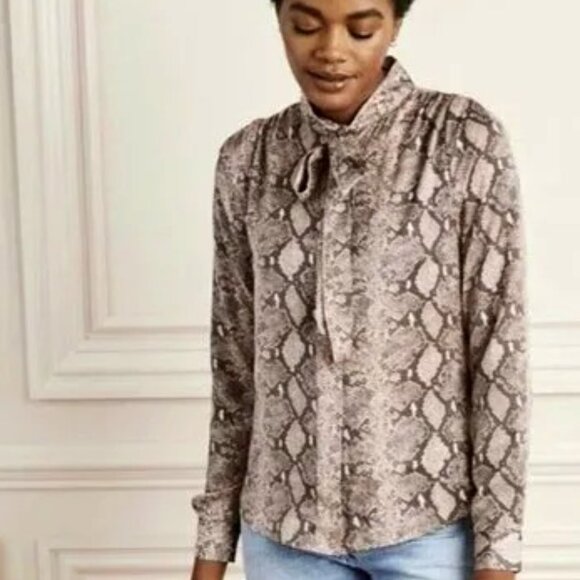 Stella & Dot Lady Boss Snakeskin Button Front Tie Neck Blouse Size L EUC - Picture 1 of 13